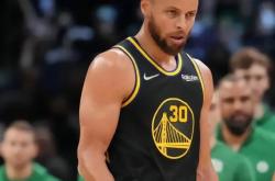 体育直播-包含湖人横扫马刺，库里高光表现的词条