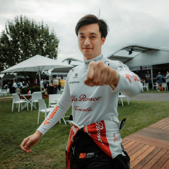 阿斯顿马丁绝杀威廉姆斯，周冠宇关键制胜