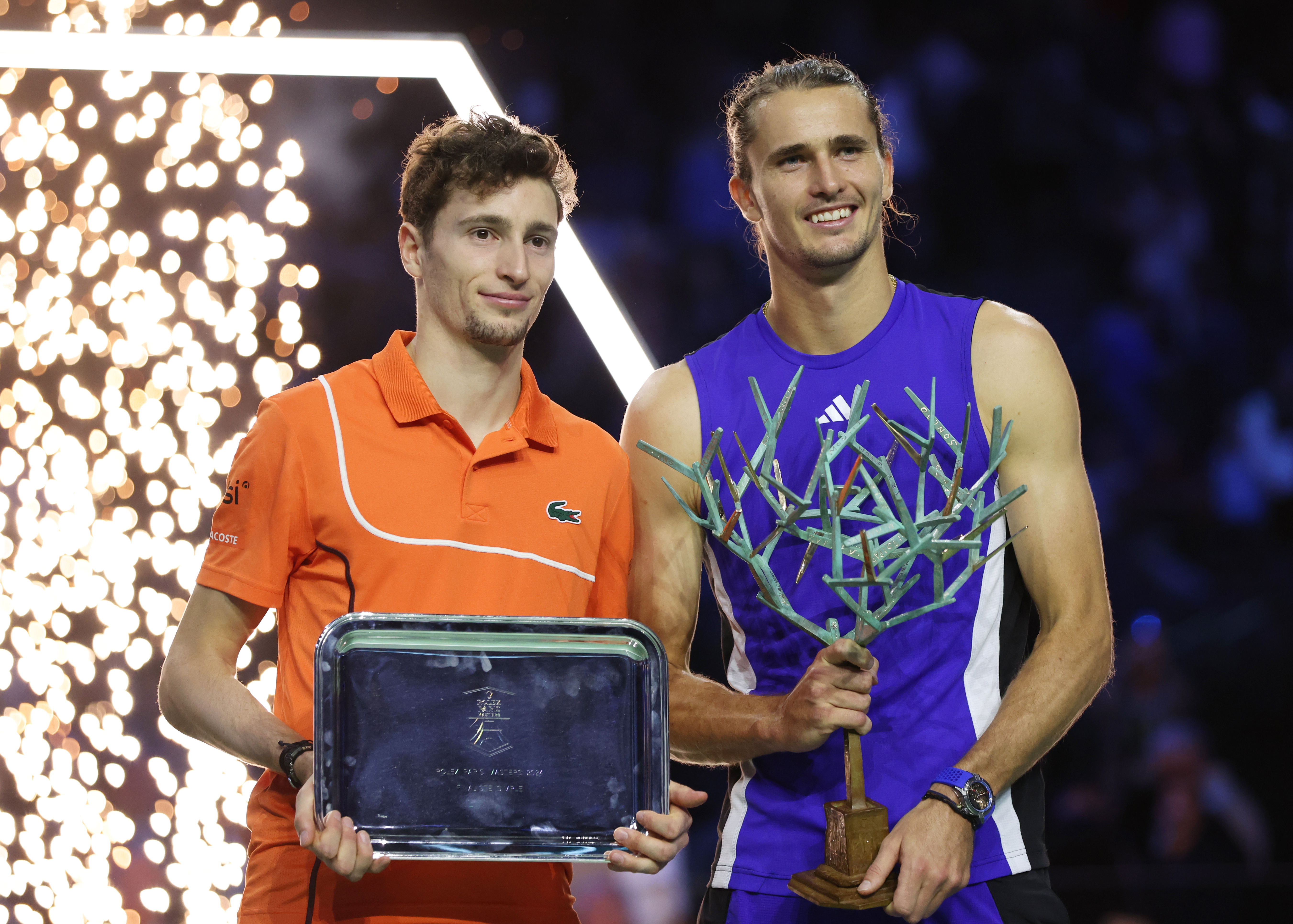 联合杯险胜美网，兹维列夫统治全场